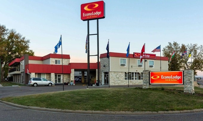 Medicine Hat Hotel | Econo Lodge Inn & Suites