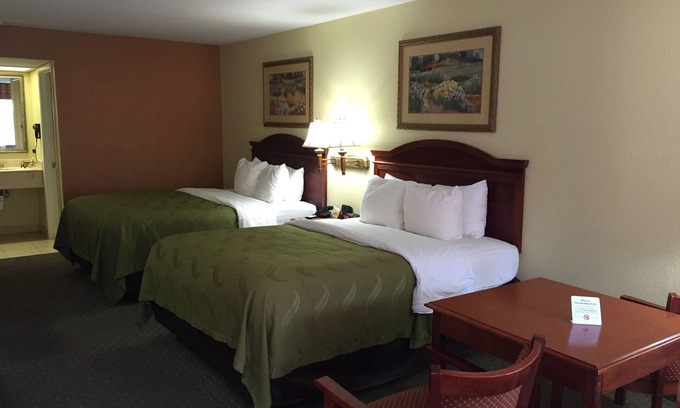 Eagle Pass Hotel | Econo Lodge Inn & Suites Eagle Pass