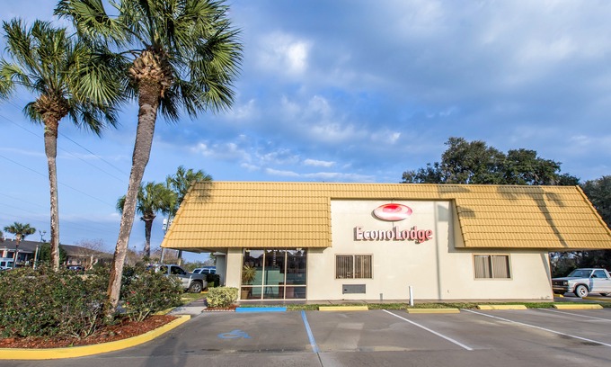 Boys Ranch Hotel | Econo Lodge Live Oak