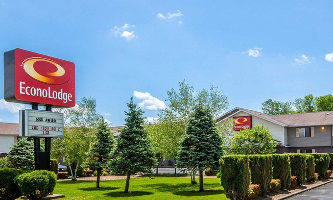 Massena Hotel | Econo Lodge Massena Hwy 37