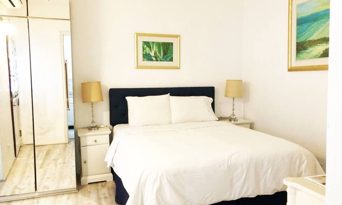 Pembroke Apartment | ED 15 Pool, Queen bed, Hamilton Bermuda
