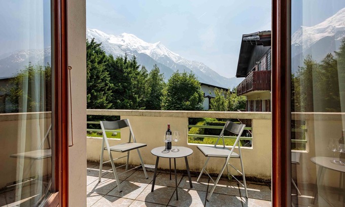 Chamonix City Centre Apartment | Edelweiss 2 Apartment - central apartment that sleeps 6, parking, wifi