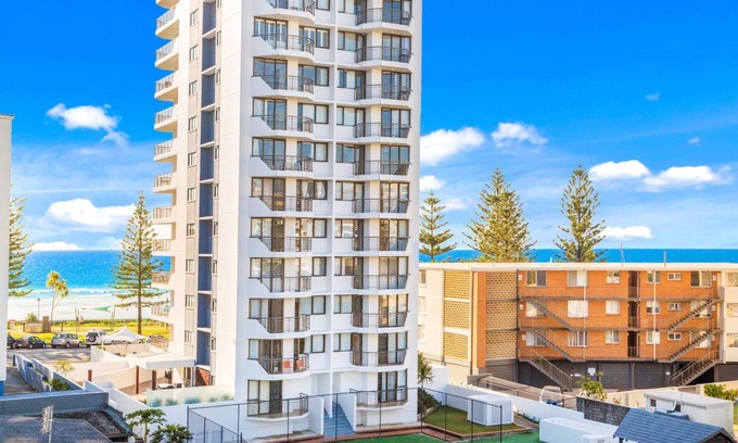 Coolangatta Apartment | Eden Apartments Unit 501 Modern 2 bedroom apartment easy walk to Greenmount Beach and Rainbow Bay