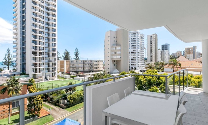 Coolangatta Apartment | Eden Apartments Unit 401 Modern 2 bedroom Apartment Close to the Beach in Rainbow Bay - Free Wifi