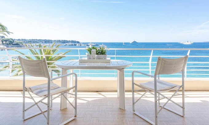 Juan-les-Pins Apartment | Eden Beach