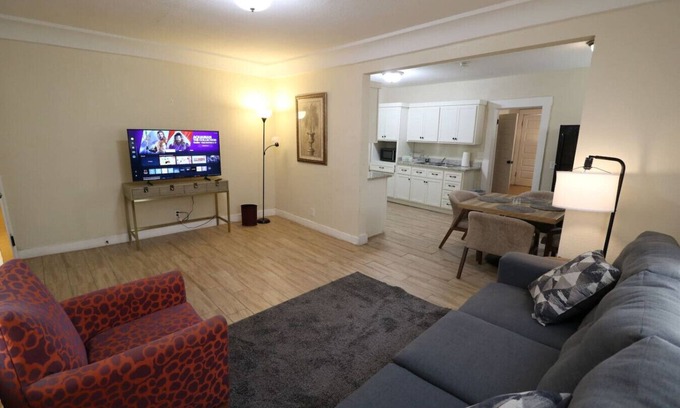 El Paso House | Eden’s Comfort Suite - Near I-10