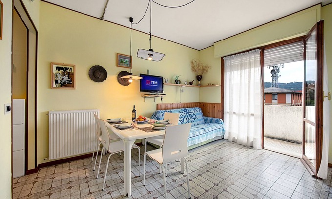San Bartolomeo al Mare Apartment | Edera With Balcony Few Steps From Sea, San Bartolomeo al Mare, Italy