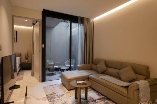 Miguel Hidalgo Apartment | Edgar Allan Poe 227 By Ömora