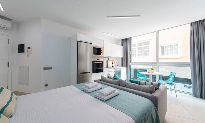 Las Palmas de Gran Canaria Apartment | Edison Building 104 By CanariasGetaway