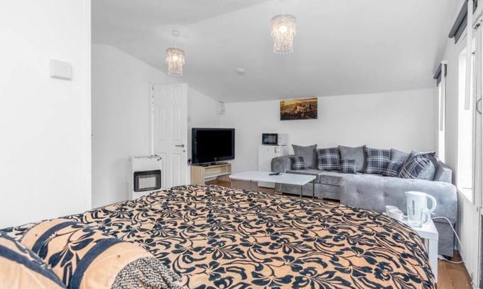 Blackburn House | Edinburgh Guest Room KEYWORKERS BUSINESS 10MIN TO THE HOSPITAL