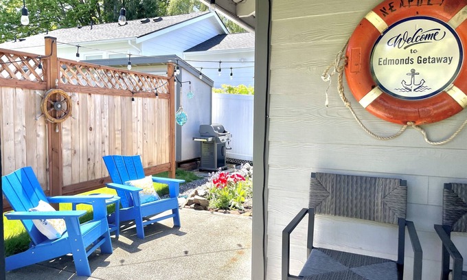 The Bowl of Edmonds House | Edmonds Getaway Cottage – Quaint Seaside Town, Kitchen, Train to FIFA World Cup