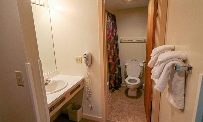 West Bridgewater Hotel | Efficiency with Sleeper Sofa only 214