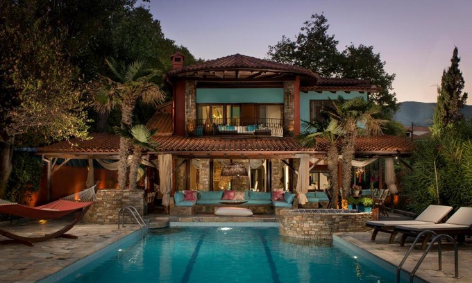 Nei Pori Villa | Efharis Beachfront Villa