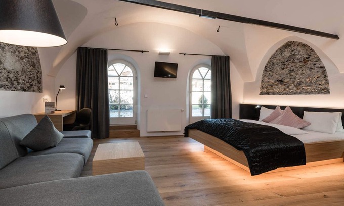 Strassen Hotel | Egger Lienz I - Strasserwirt Herrenansitz zu Tirol