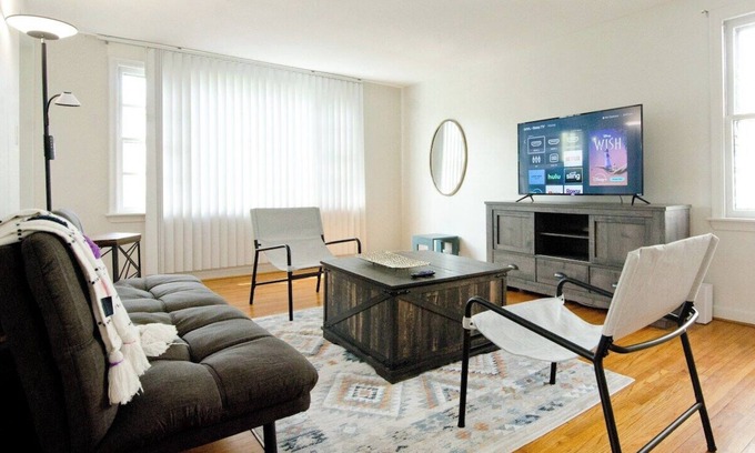 Eggertsville Apartment | Eggert - Lower · 2BR apartment near UB, Niagara Falls & Buffalo