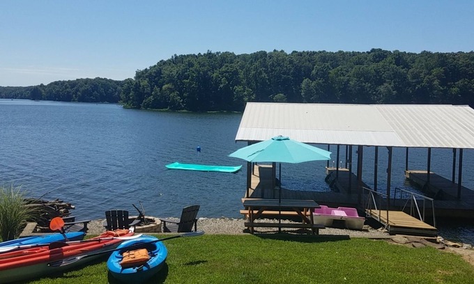 Ozark Cottage | Egypt Lake Escape is located near all the fun on beautiful Lake of Egypt