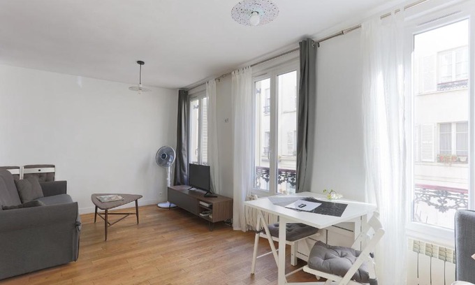 Faubourg Saint-Germain Apartment | Eiffel Tower Royal Apartment