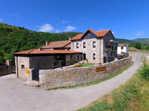 Hermandad de Campoo de Suso Apartment | El Balcon De La Lomba