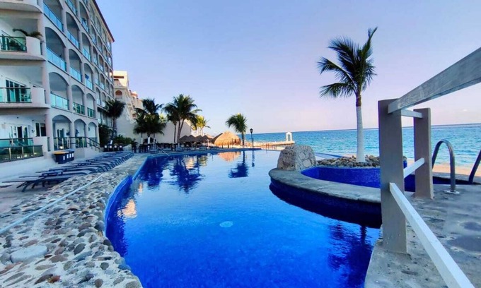 Colonia Andres Condo | EL CANTIL 5-star Caribbean Villa, Right on the Ocean - Beautiful Views