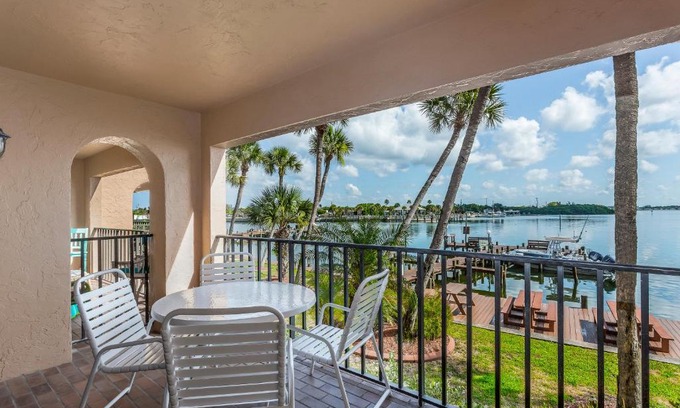 Englewood House | El Galeon