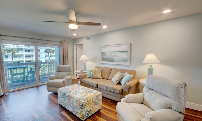 Fort Walton Beach Condo | El Matador 422 - FREE TICKETS! Your stay includes free tickets to many area attractions!