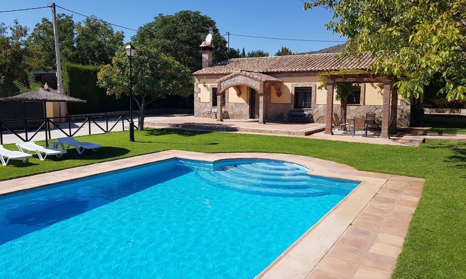 Ronda Villa | El Nogal: rural house with pool and paddle court