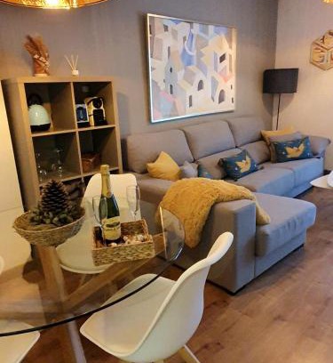 El Castell de Guadalest Apartment | EL ÚNICO apartment with jacuzzi and art