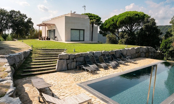 Sant Andreu de Llavaneres House | Elegant Villa by the Coast