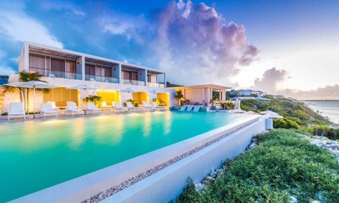 Providenciales Hotel | Elegant and Quiet Suite w/Panoramic Views near Sunset Beach