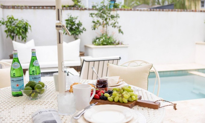Downtown Charleston House | Elegant 1839 Charleston Retreat with Private Courtyard + Heated Saltwater Pool