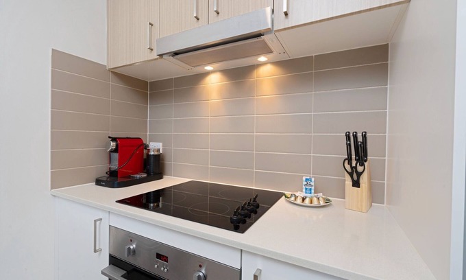 Franklin Apartment | Elegant 2-Bed Apartment with Balcony