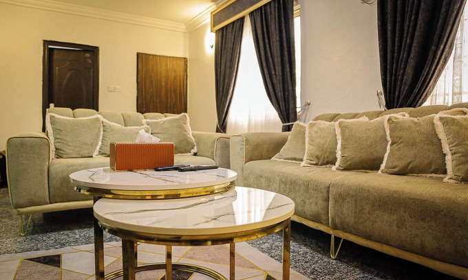 Abuja House | Elegant 2-Bedroom Bungalow in Prime Abuja Location with AC and WiFi Included