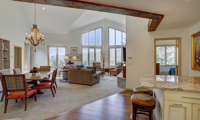 Edwards Condo | Elegant 2 BR Condo - Walk to Chairlift!