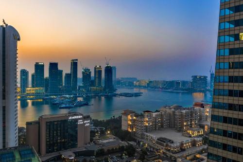 Dubai Apartment | Elegant 2BR - Stunning Sea Views & Prime Location