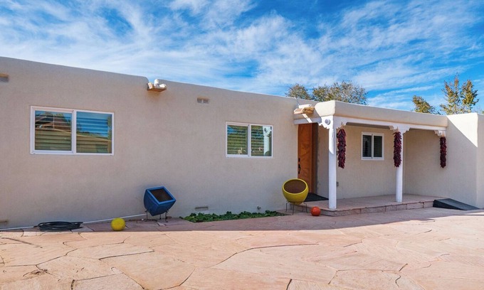 Santa Fe House | Elegant 3-bedroom Cozy house in lovely Santa Fe with Security Gate on propertyn