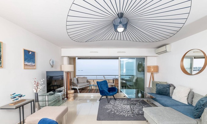 Juan-les-Pins Apartment | ELEGANT 3 PIECES EN FRONT DE MER A JUAN LES PINS