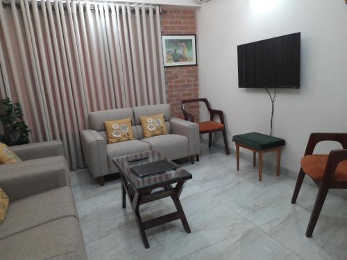 Banani Apartment | Elegant 3BR Apt with Banani Views ,Great Location