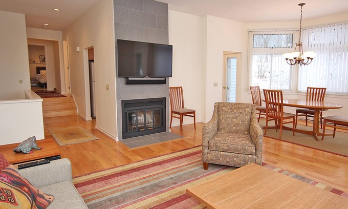 Lenox Dale Condo | Elegant 4 BR condo in Lenox, MA- completely new- 3 min from Tanglewood