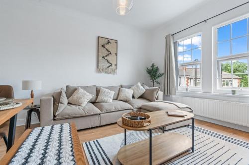 Harborne Apartment | Elegant 4Bed Executive Stay Wi-Fi and Parking