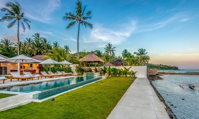 Candi Dasa Villa | Elegant 4BR Villa, Ocean View - 10Min Walk To Candidasa Beach!