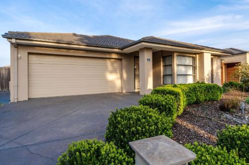 Point Cook House | Elegant 4BR Villa with 3 Living Rooms in PointCook