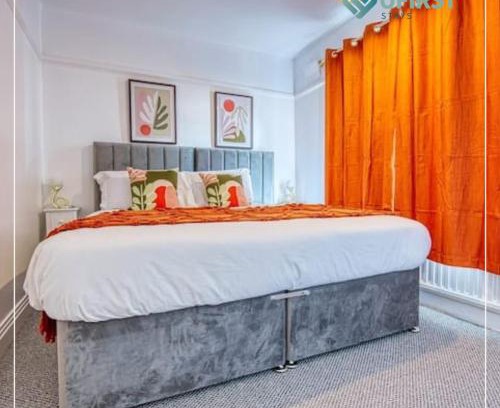Nottingham Apartment | Elegant 8-BR Home - Near Sherwood, City Hospital & Nottingham City Centre - Garden - Sleeps 16