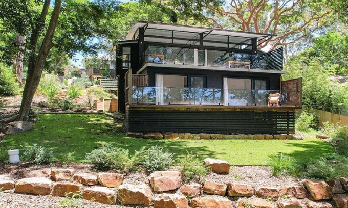 Macmasters Beach House | Elegant abode only moments to Macmasters Beach