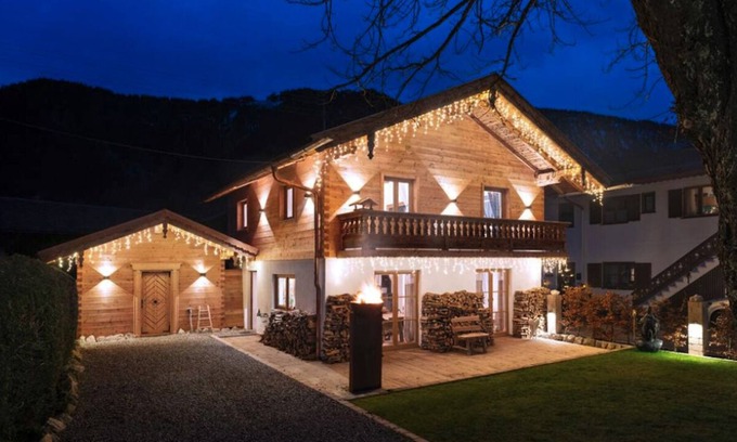 Bayrischzell Ski Chalet | Elegant Alpenchalet with Wi-Fi, Balcony, Whirlpool, Sauna and Mountain View