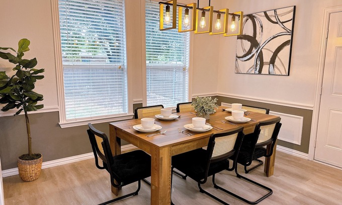 Grand Prairie House | Elegant and Cozy Nook. Pets ok. Extended Stay Bliss