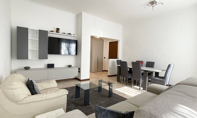 Chinatown Apartment | Elegant and modern three-room apartment