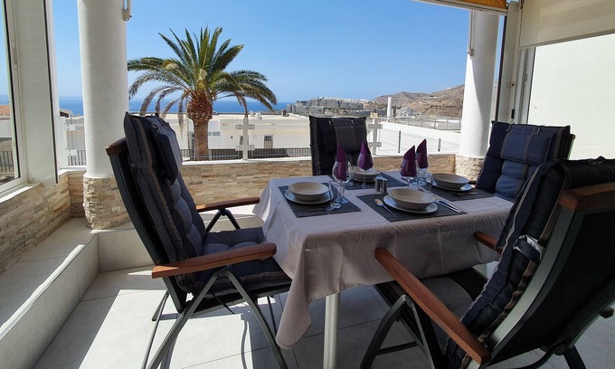 Patalavaca Apartment | Elegant and Spacious Apartment with Sea vieuw!