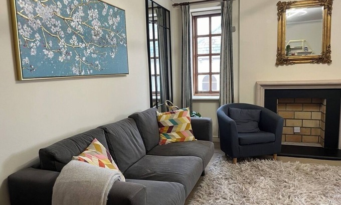 Stillorgan Apartment | Elegant and tranquil apartment in prime location. Beautiful landscaped gardens!