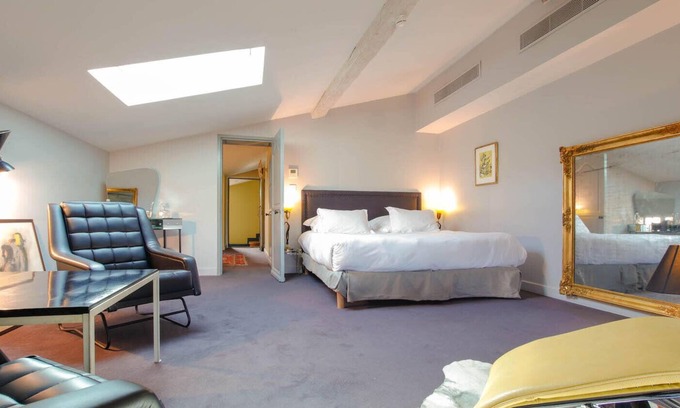Saint-Michel Bed & Breakfast | Elegant and warm gray attic suite, decorated with its zebra carpet