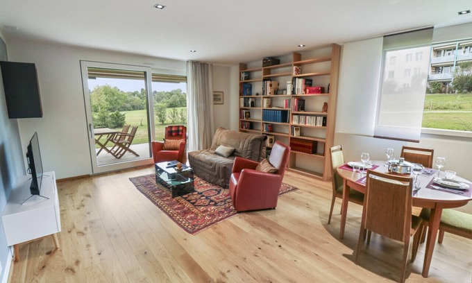 Villars-sur-Glane Apartment | Elegant apartment with private terrace